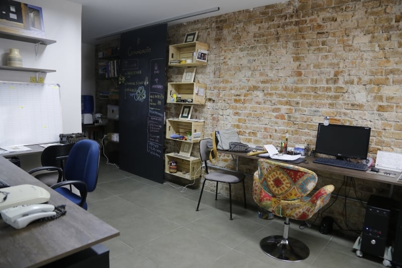 Espa&ccedil;o 373, das irm&atilde;s Fernanda e Silvana, abriga as empresas da fam&iacute;lia e recebe aulas e eventos de terceiros Foto: CLAITON DORNELLES/JC