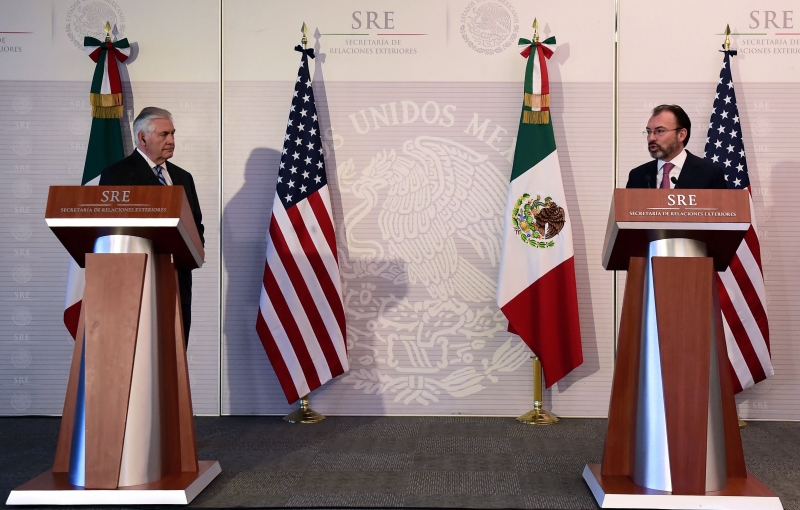 Durante pronunciamento na Cidade do México, Tillerson (e) e Videgaray prometeram trabalhar em conjunto