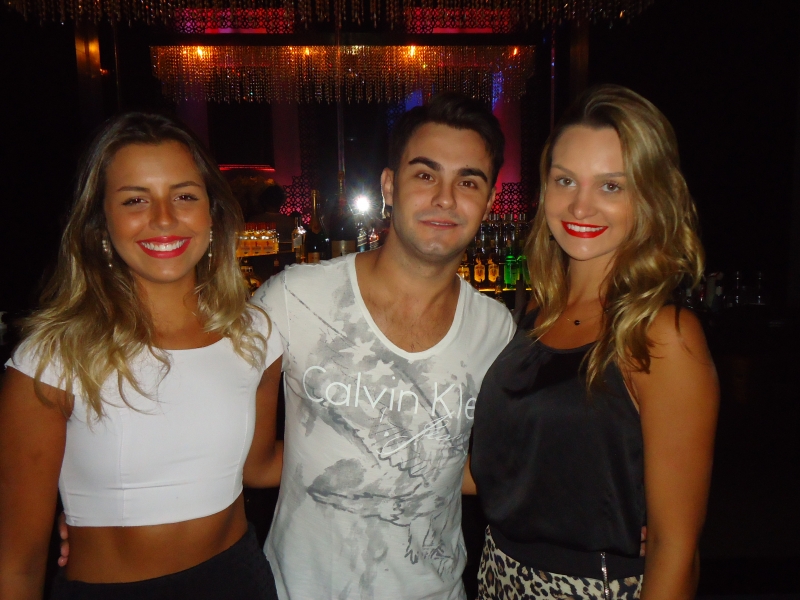 Mariana Duarte Brandão, Nicolas Bartz e Laura Gianotti Job no 300 Cosmo Dining Room