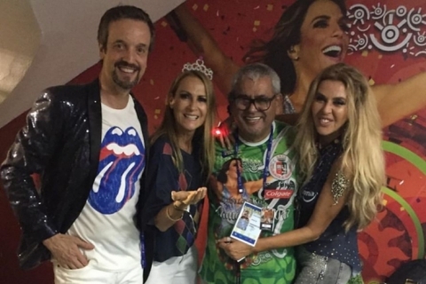 Alexis de Vaulx, Carla Lubisco, Jayder Soares, presidente da Grande Rio, e Nina Stevens no Camarote Global, na Sapucaí