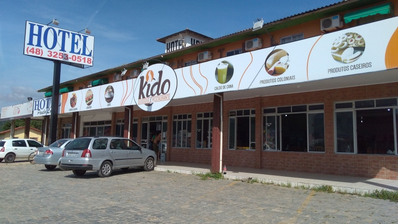 Restaurante Kido, na BR-101, o ponto de encontro das caronas que a nossa rep&oacute;rter pegou Foto: Roberta Fofonka/Especial/JC/