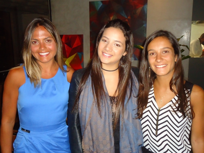 Natalia Siegmann, Roberta Ribeiro e Eduarda Chies no Eleven Dinner Room