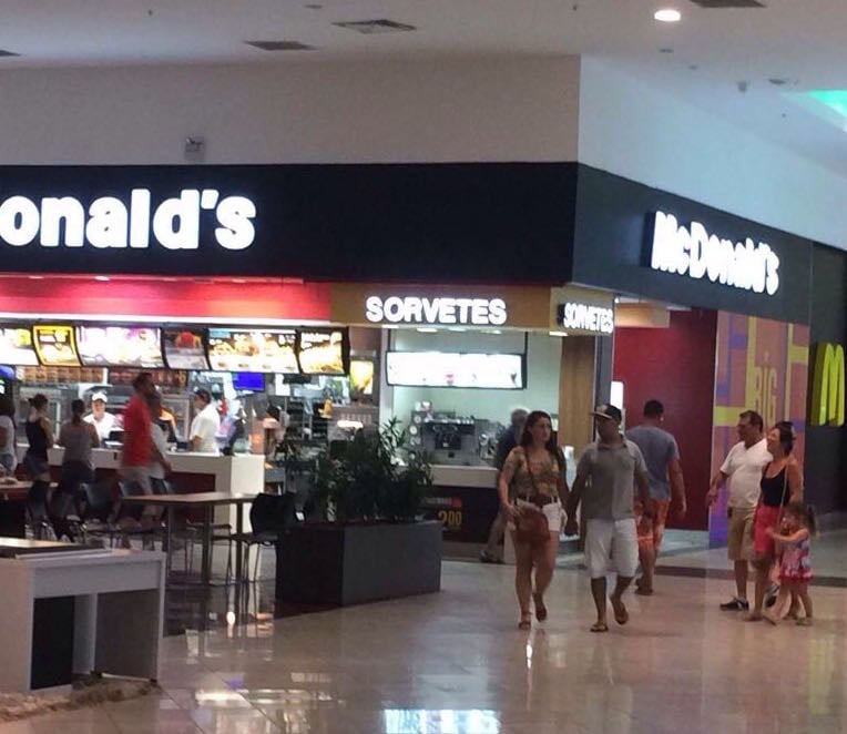 A luz voltou ao shopping após mais de 20 dias com corte e uso de gerador