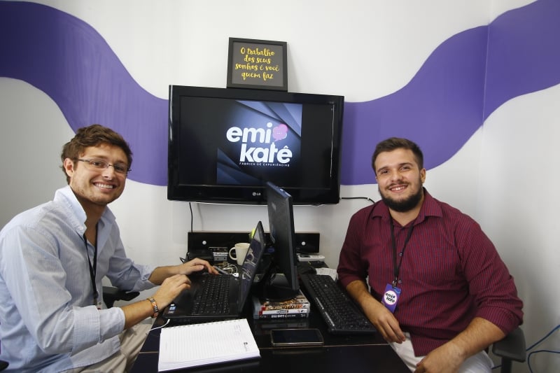 Rodrigo (esq.) e Heitor hoje s�o donos da Emikat�, mas o est�mulo para criar um neg�cio pr�prio surgiu na adolesc�ncia, no projeto Miniempresa