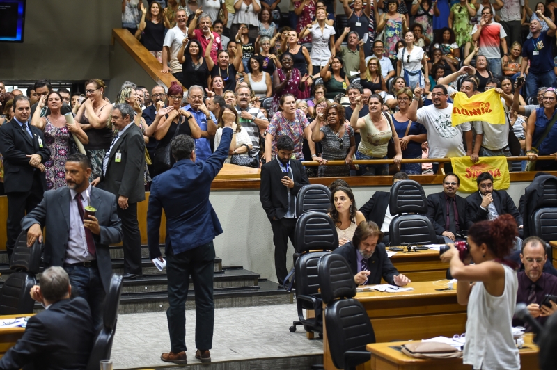 Nagelstein (de costas) entrou em conflito com o público nas galerias, que chamou de 'massa de manobra'