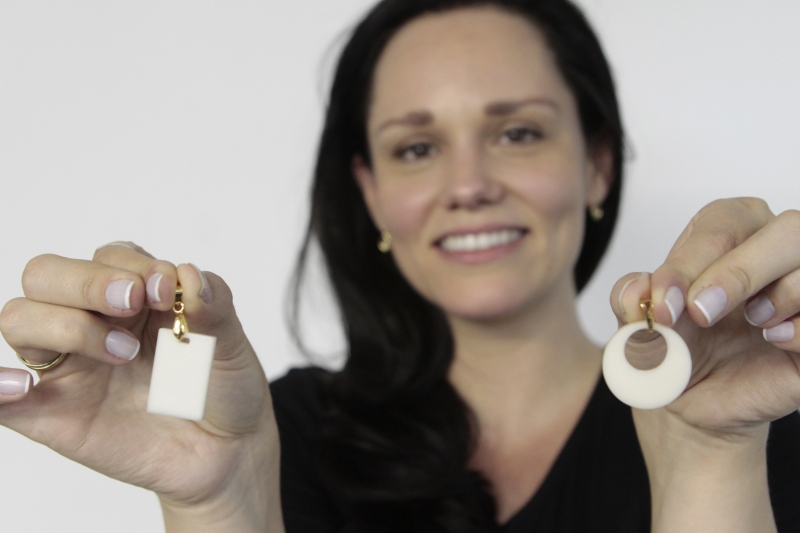 Propriet&aacute;ria da loja Pingentes de Amor traz tend&ecirc;ncia dos Estados Unidos para o Brasil.  Foto: JONATHAN HECKLER/JC