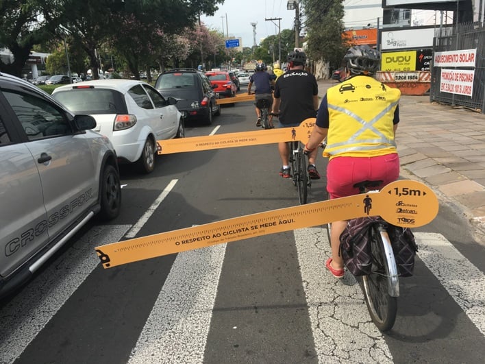 Mobilização alerta sobre o espaço mínimo entre ciclistas e motoristas