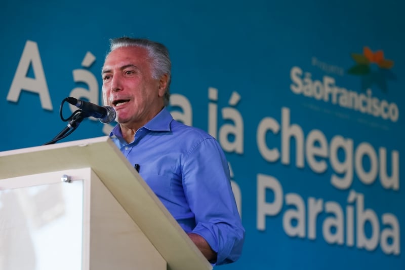 'Se de um lado nós trazemos uma grande obra aqui para a Paraíba, de outro lado, se faz o protesto, democracia é assim', disse Temer