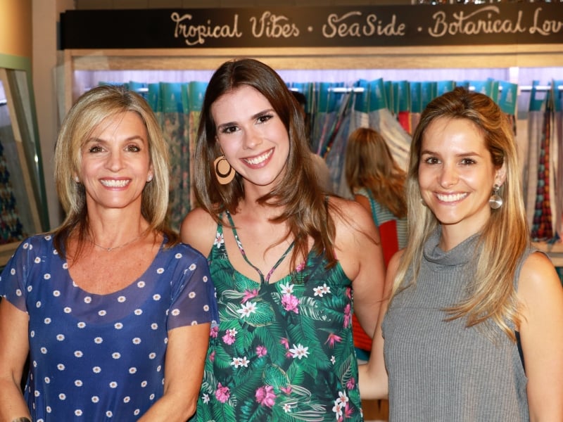 Cleo Milani, Amanda Mascarello e Letícia Milani no concorrido evento 