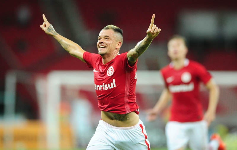 D'Alessandro comemora seu 78º gol com a camisa colorada