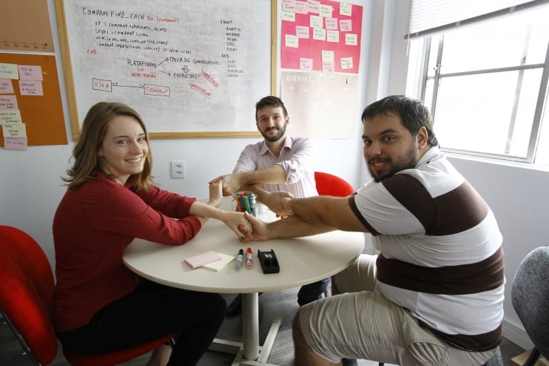 Liara Bender, 
Diego Falc�o e William Caetano fazem parte da equipe da Real Networking