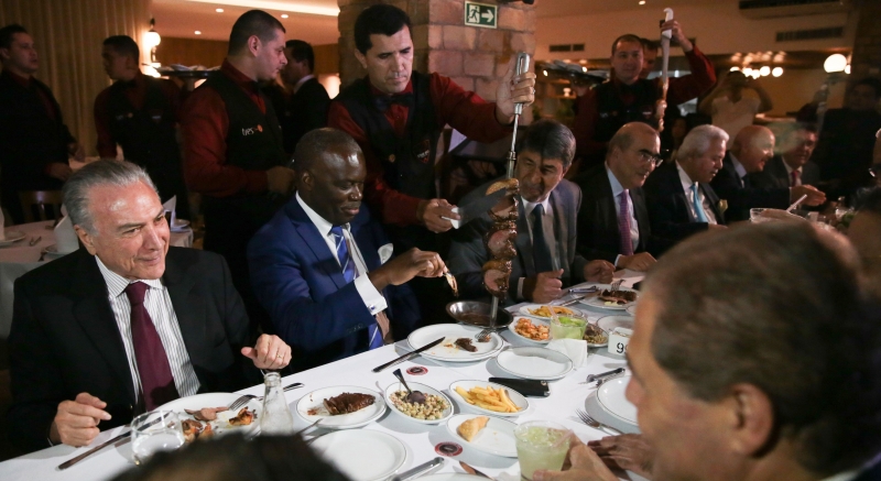 Temer levou embaixadores a uma churrascaria após discutir medidas para reduzir efeito da Carne Fraca