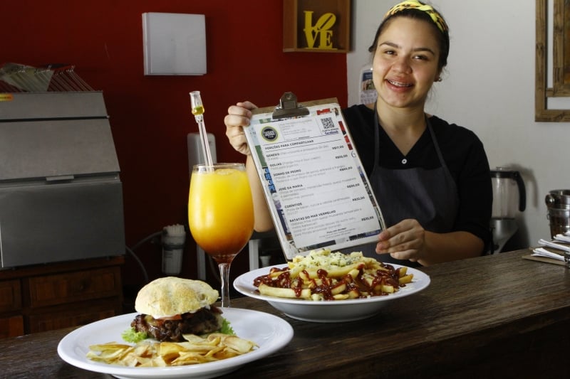 Sagrado Pub
na foto: Scarlet Rebeca de Almeida Foto: CLAITON DORNELLES/JC