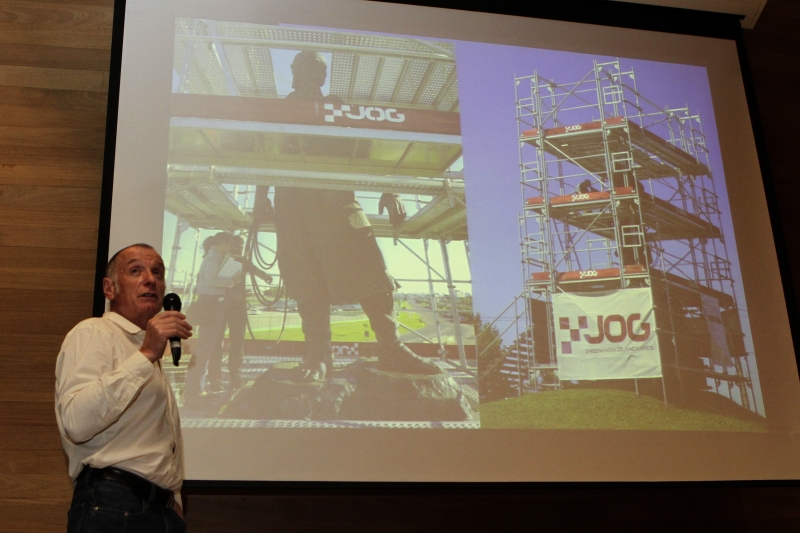 Para restaurador francês, acúmulo de água é o mais preocupante