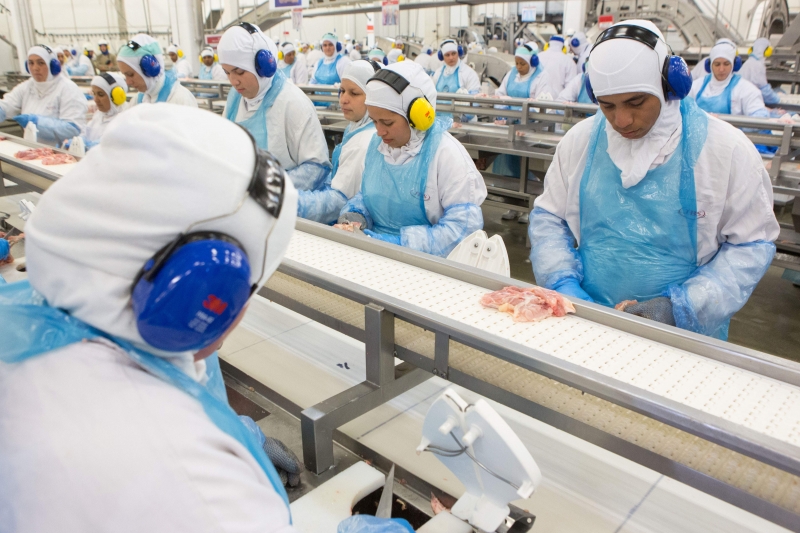 Ministro levou grupo de jornalistas para conhecer a planta frigorífica da Seara, na cidade de Lapa, no Paraná