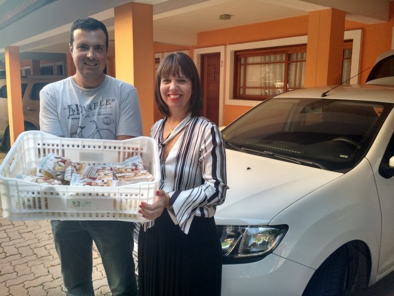 Gustavo e Silvia compraram um carro para fazer a log�stica do neg�cio