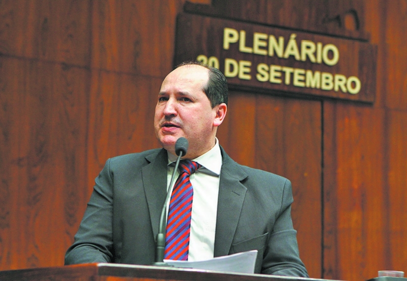 Governo do Estado apoiou as propostas dos deputados Elton Weber e Sérgio Peres, e depois as vetou