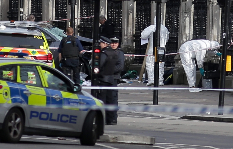 Agressor foi morto após atropelar pedestres na ponte de Westminster e ter esfaqueado um policial