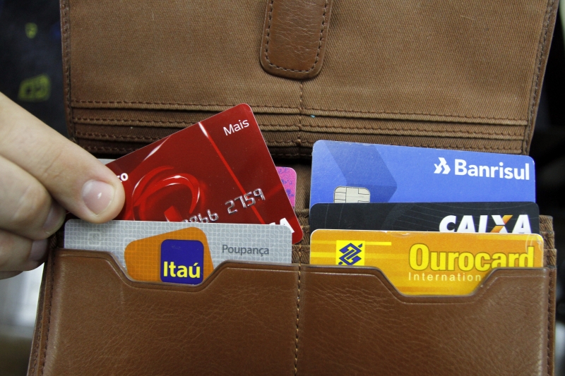 Cartão de crédito é o principal meio de dívidas dos consumidores