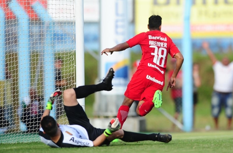 Brenner marcou o primeiro gol da vitória do Inter sobre o São José, pela 10ª rodada do Gauchão