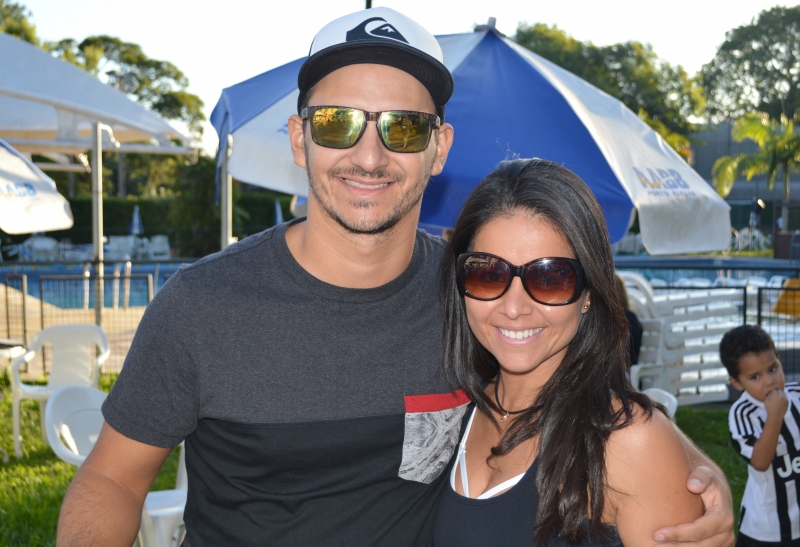 Tiago e Simone Thedy na festa Sunset da AABB Porto Alegre
