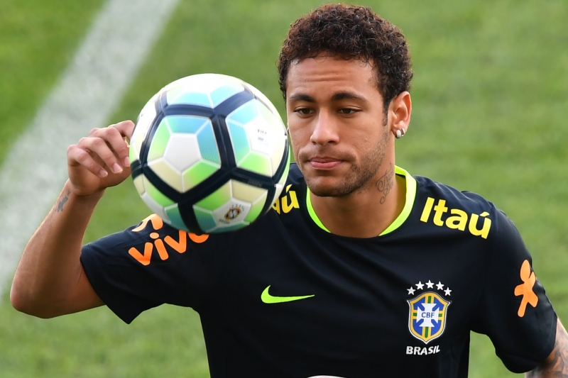 Neymar durante um treinamento da equipe brasileira na Arena Corinthians, em São Paulo
