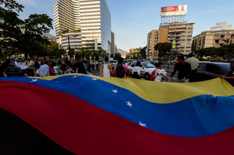 Ativistas da oposição venezuelana durante a marcha contra o presidente Nicolas Maduro