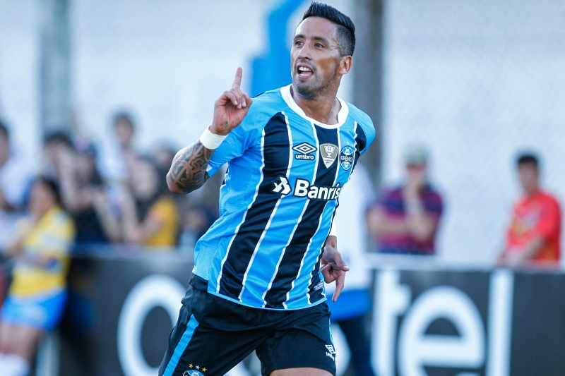 Lucas Barrios superou Luan na artilharia do Grêmio