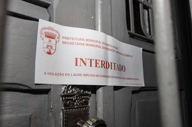 Bares, a maioria localizados na rua João Alfredo, foram interditados pela prefeitura