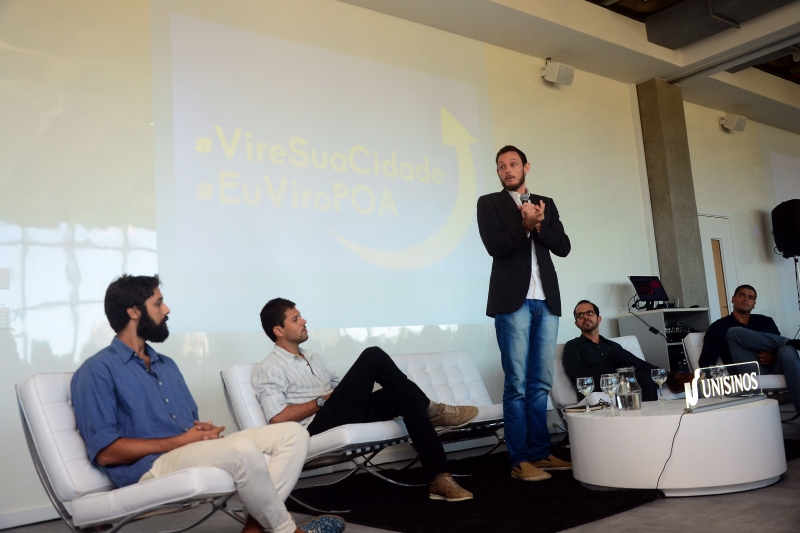 Tom&aacute;s de Lara, em p&eacute;, mediou o Semin&aacute;rio Marcas Sustent&aacute;veis, na nova sede da Unisinos, em Porto Alegre, no fim do m&ecirc;s passado Foto: DONI MACIEL/DIVULGA&Ccedil;&Atilde;O/JC