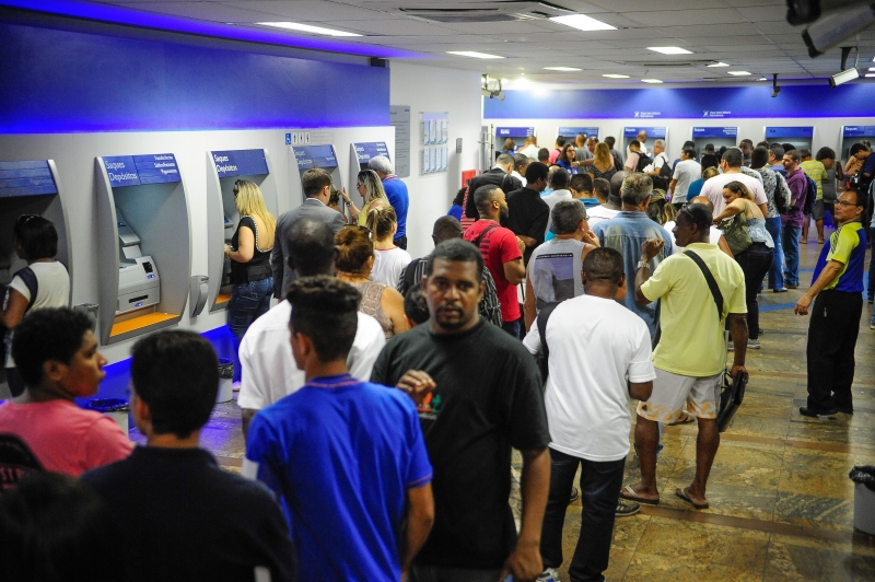 Benefício será pago a quem trabalhou com carteira assinada entre 1971 e 4 de outubro de 1988