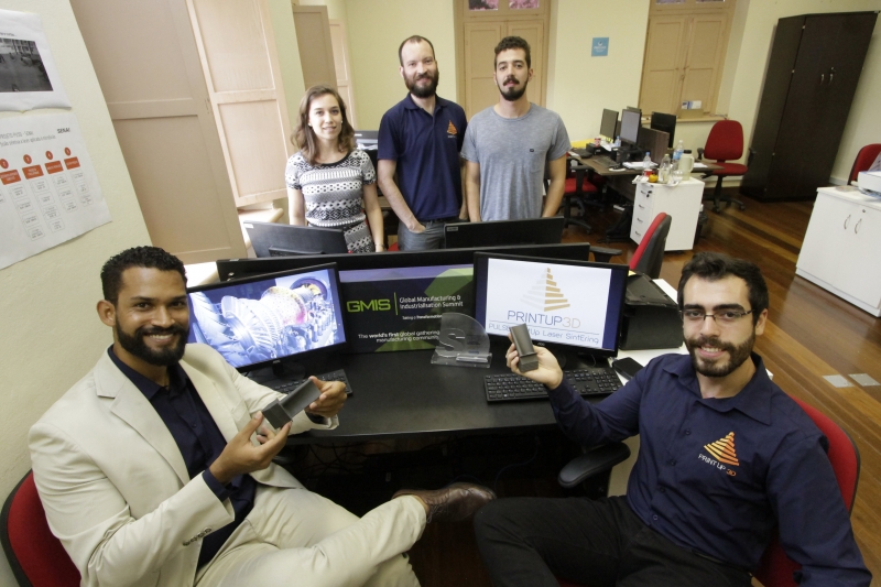 Equipe da Print 3D está sempre ligada em editais de investimentos Foto: MARCO QUINTANA/JC