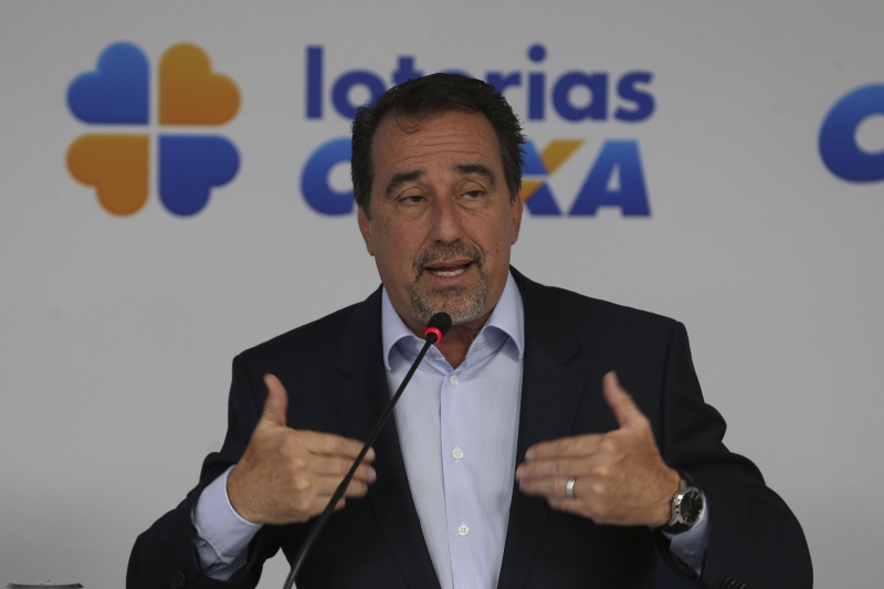 Presidente da Caixa, Gilberto Occhi, assume o ministério na próxima semana