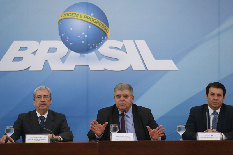 O ministro Antônio Imbassahy e os deputados Carlos Marun e Arthur Maia detalharam as modificações
