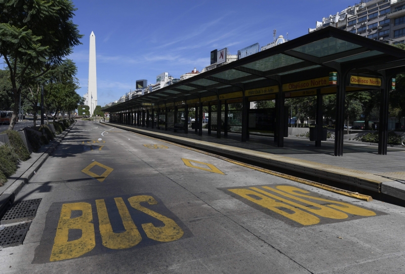 Sem transporte público, ruas do Centro de Buenos Aires ficaram vazias 