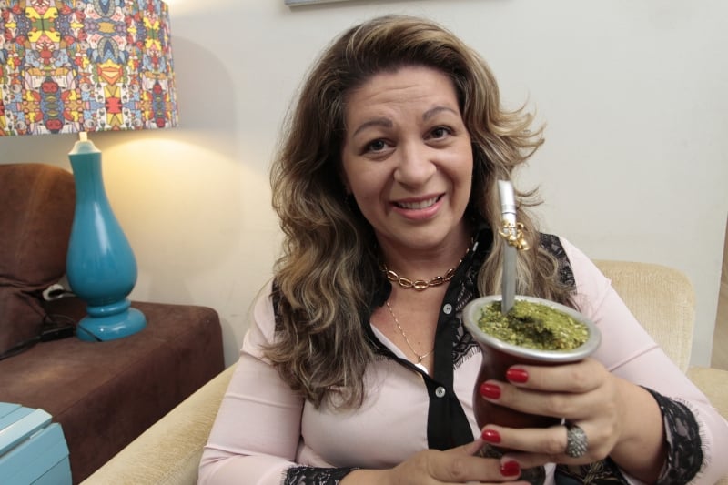 Tatiana envia os adere�os do chimarr�o at� para fora do Pa�s