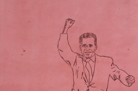 Ilustração de Prestes na entrada do memorial foi desenhada por Paulo Sérgio Niemeyer