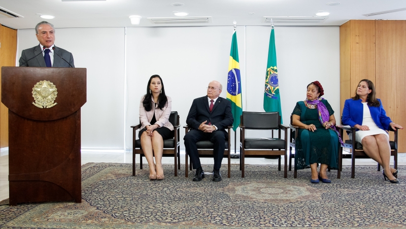 Michel Temer presidiu cerimônia 'em prol das mulheres' no Planalto