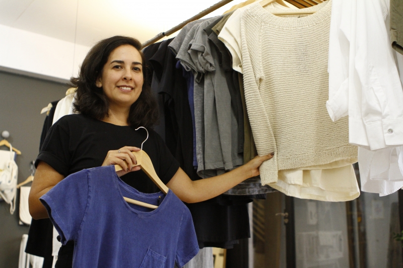 Camilla exp&otilde;e as pe&ccedil;as da Shieldmaiden no Coletivo 828, na Capital Foto: CLAITON DORNELLES /JC