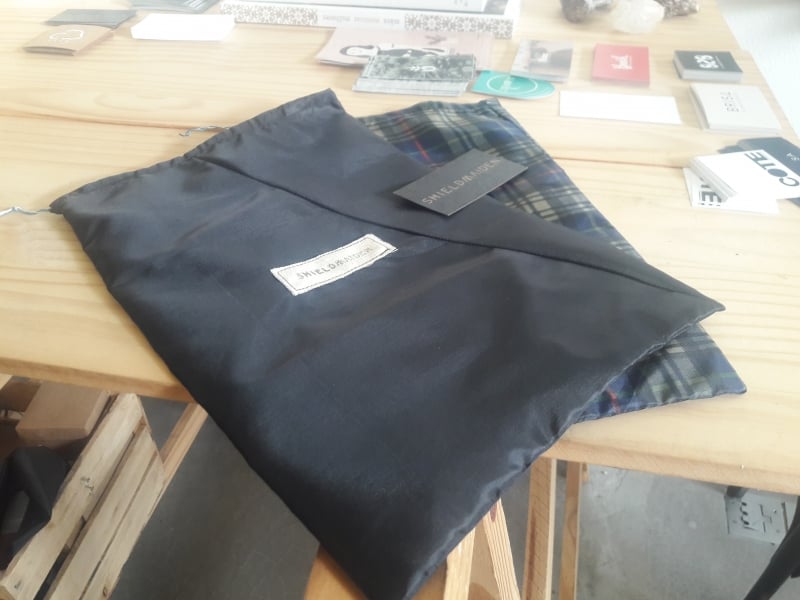 imagens das embalagens da loja shieldmaiden, feitas de tecido de guarda-chuva, foto Ulisses Miranda, especial Foto: ULISSES MIRANDA /ESPECIAL/JC