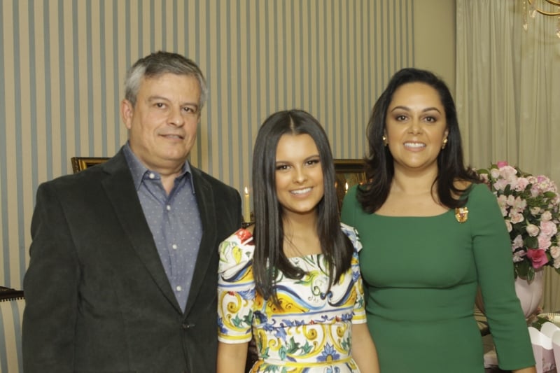 Jorge Torres Machado, Valentina Velasquez Torres Machado e Luciana Velasquez recepcionaram os convidados