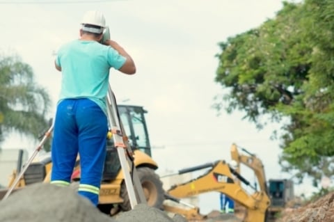 Construção de rede de água e esgoto em Uruguaiana. Saneamento básico. Divulgação Odebrecht Ambiental