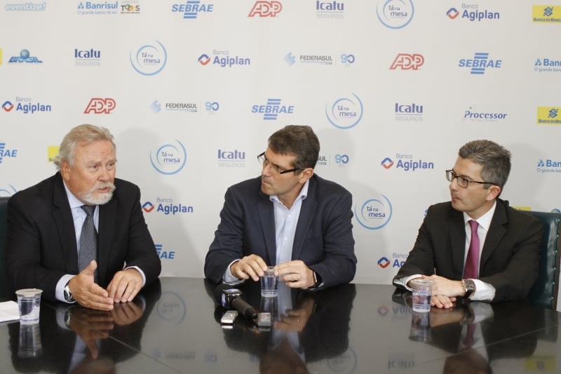 Bertinetti (Tecon), Hopf (4all) e Rodrigues (Sicredi) participaram de evento na Federasul