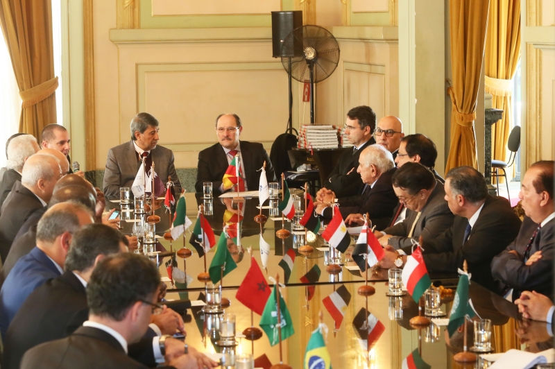 Reunião com o governador Sartori no Palácio Piratini reuniu 14 embaixadores e sete diplomatas 