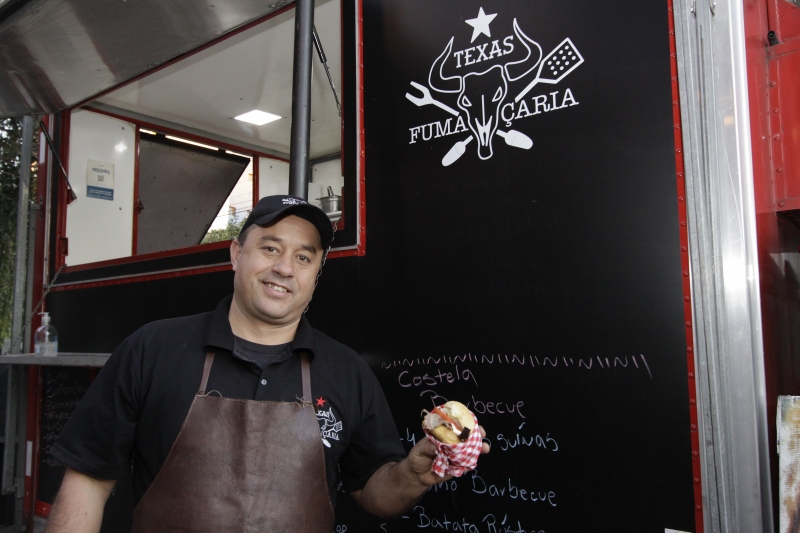 Carvalho se desfez de veículo e diversificou oferta com lanche texano