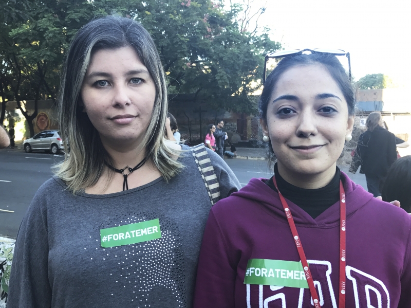 Liana Moraes de Oliveira (e) e Mariana Freitas (d) tem opiniões diferentes sobre efeitos do ato