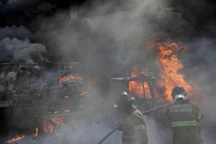 Gerra de facções de traficantes já deixa pelo menos oito ônibus e dois caminhão queimados