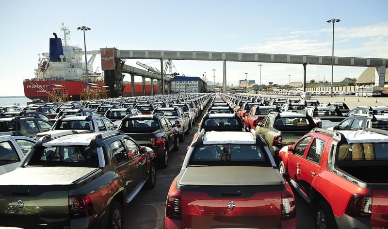 Anfavea divulgou nova estimativa de exportação para o ano, de 800 mil veículos para 766 mil unidades