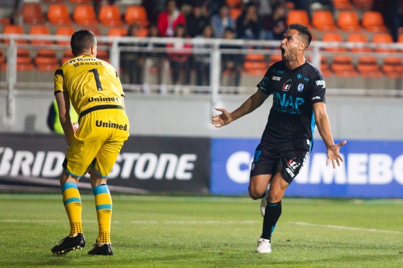 De pênalti, atacante Bielkiewicz fez o gol de empate dos chilenos  