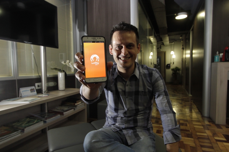  Entrevista com o criador de um app que facilita o encontro de jogadores de t&ecirc;nis.
Na foto: Jancler Capellete Foto: MARCO QUINTANA /JC